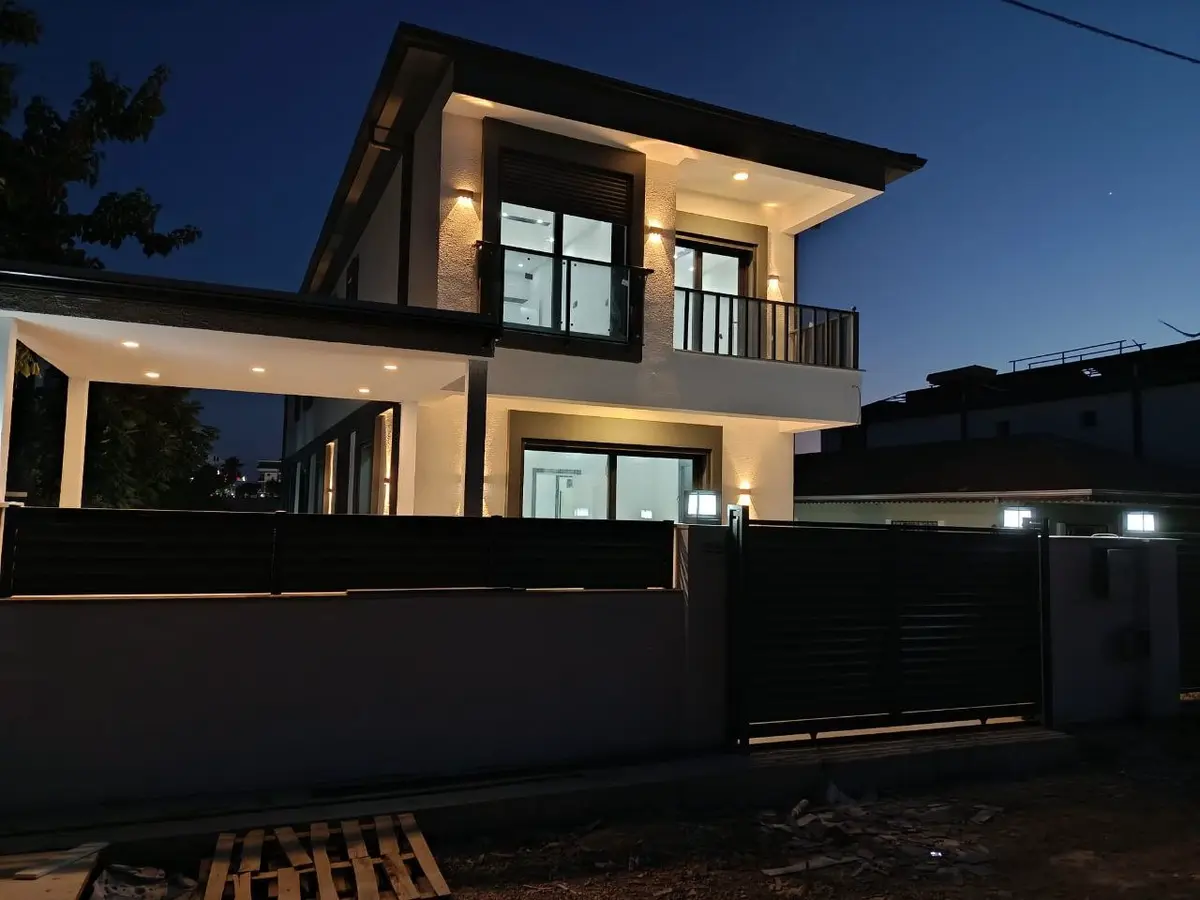 5+1 Ayrı Mutfak Müstakil Girişli Lüks Villa